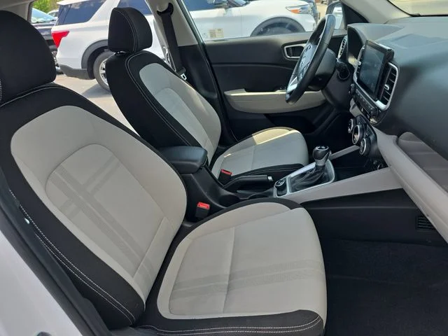 Used 2025 White Hyundai SEL image 11
