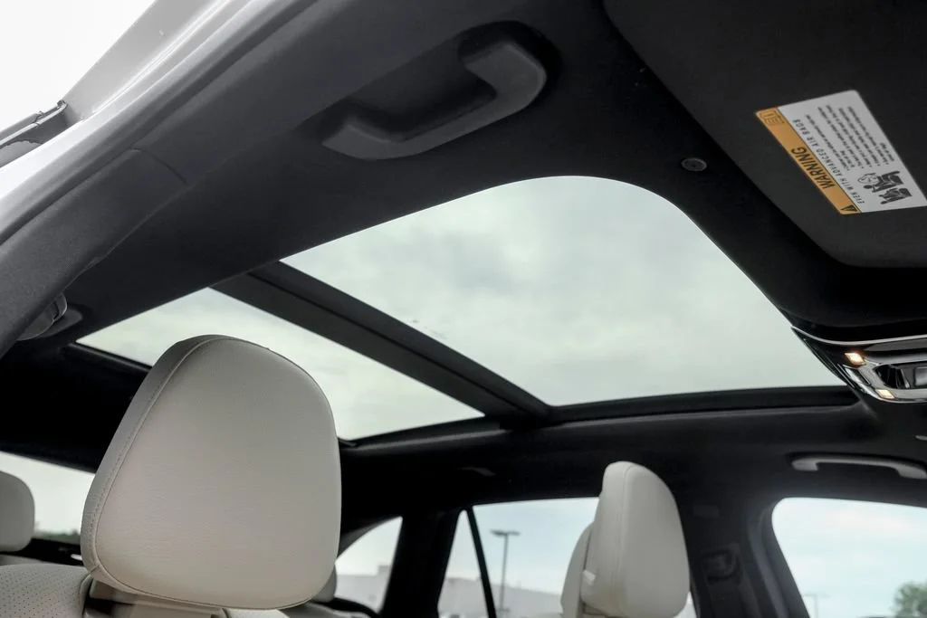 New 2026 Polar White Mercedes-Benz GLC 300 image 49