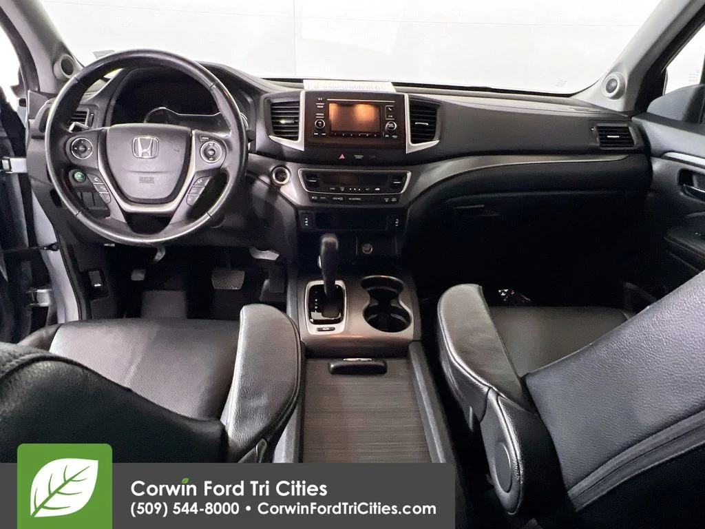 Used 2017 Silver Honda RTL image 7