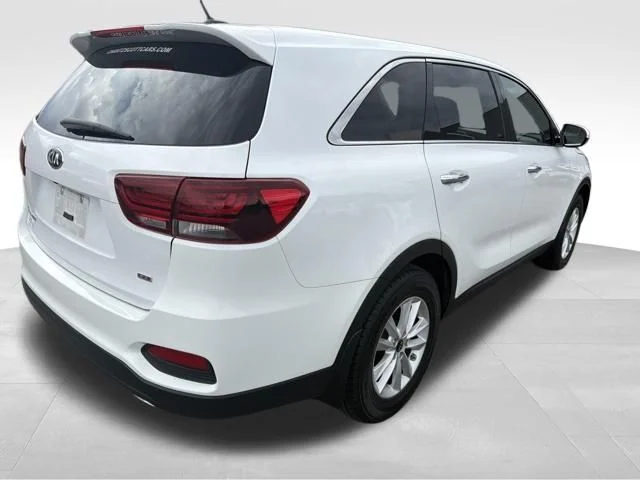 Used 2020 White Kia L image 4