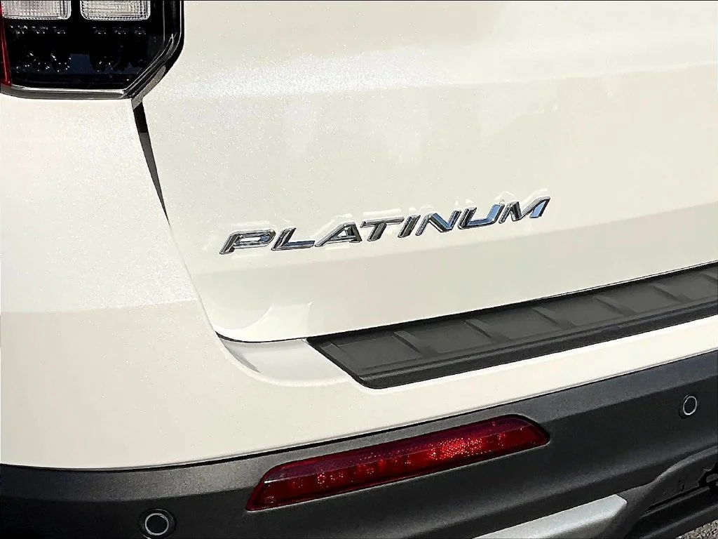New 2027 Star White Metallic Tri-Coat Ford Platinum™ image 9