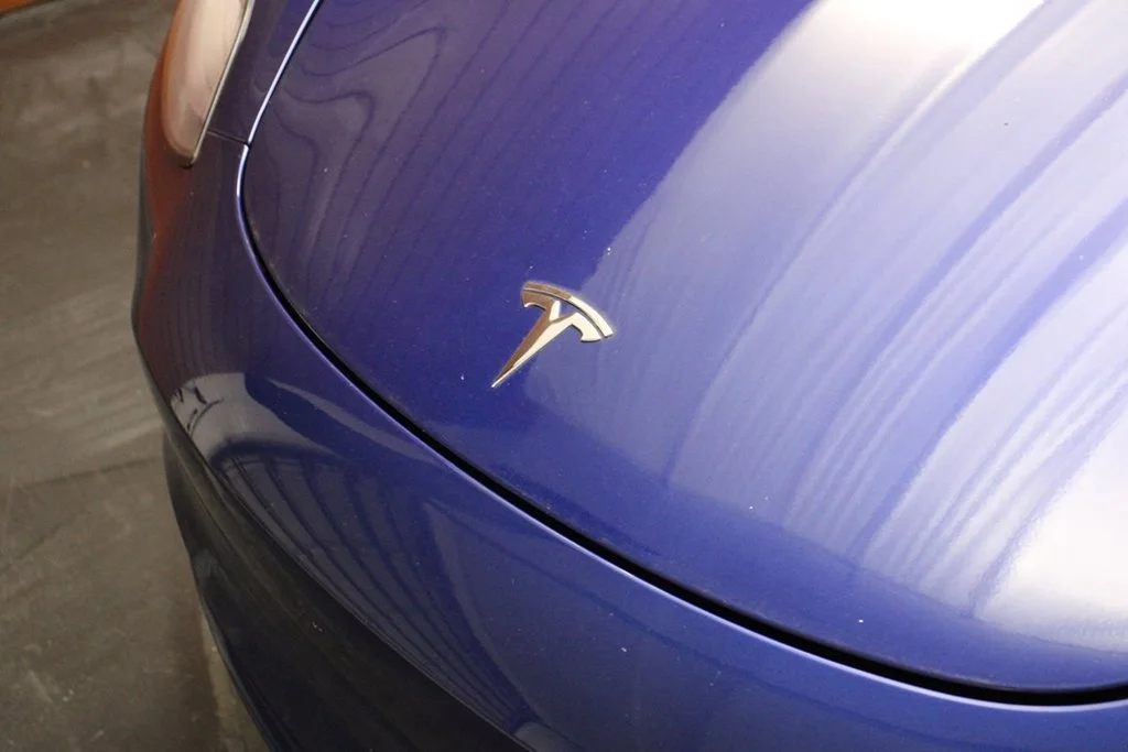 Used 2019 Deep Blue Metallic Tesla  image 3