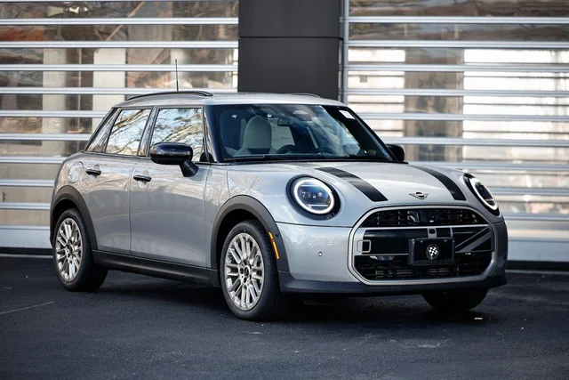 2026 MINI 4 Door Iconic