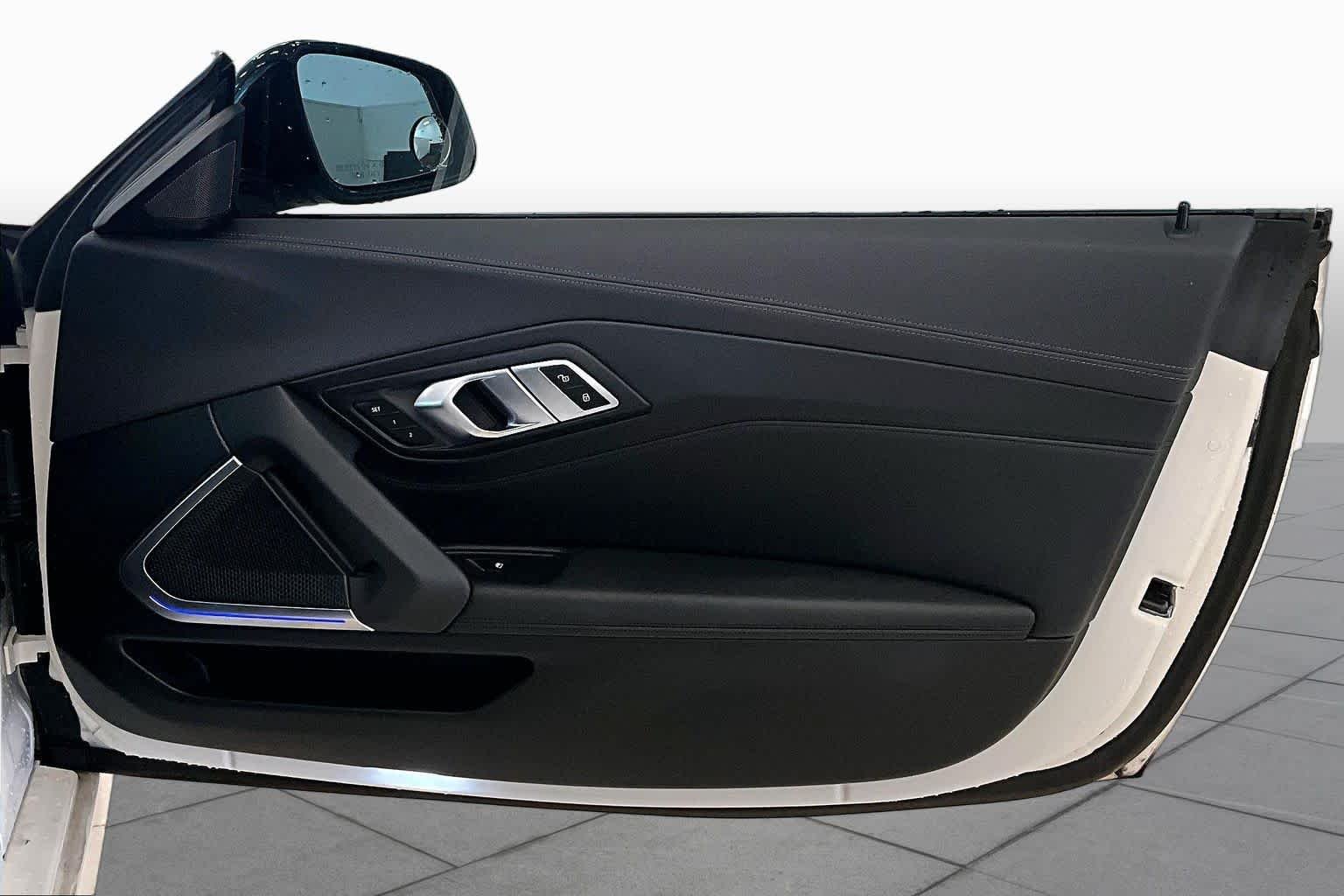 Used 2023 Alpine White BMW sDrive30i image 18