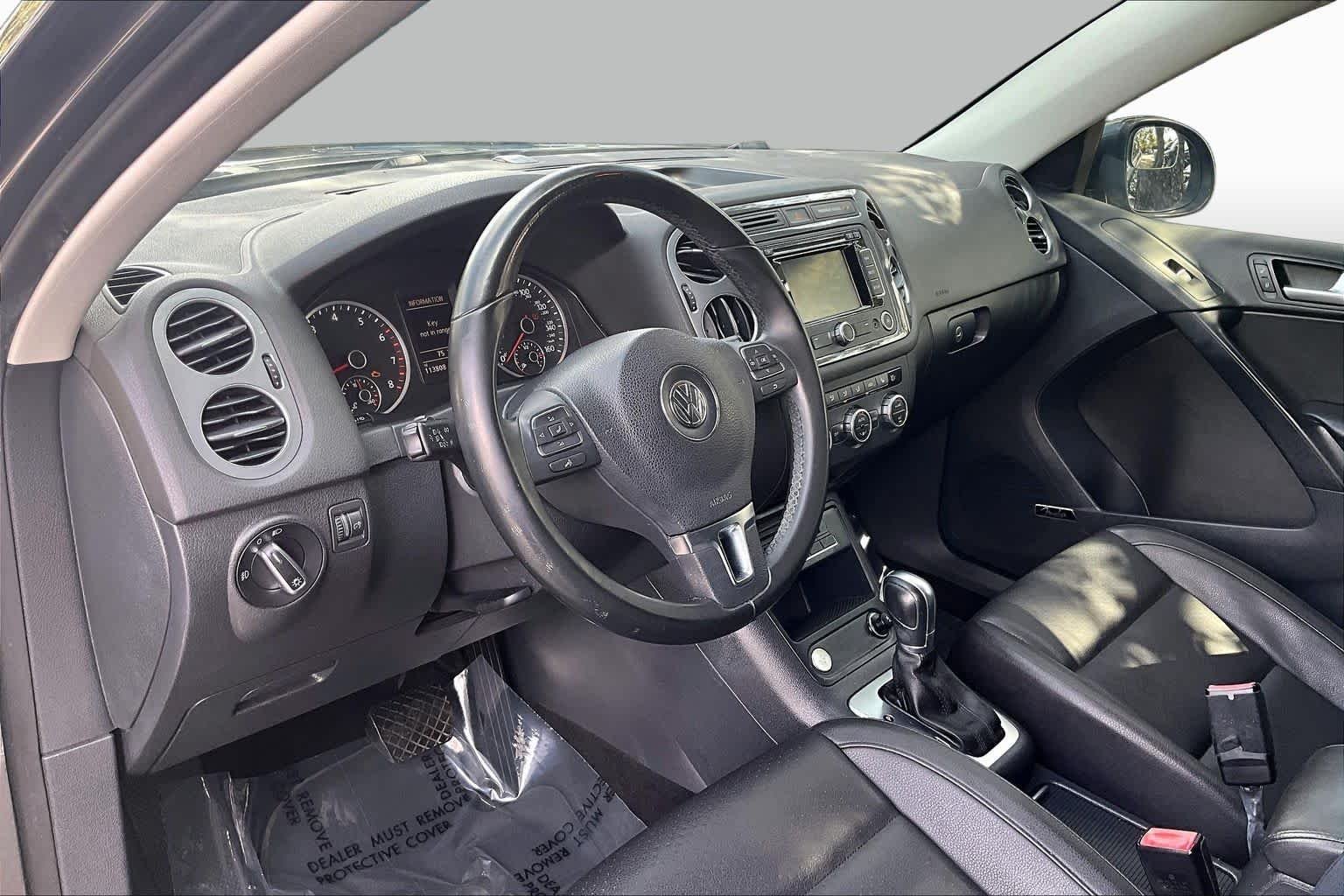 Used 2014 Pepper Gray Metallic Volkswagen SEL image 18
