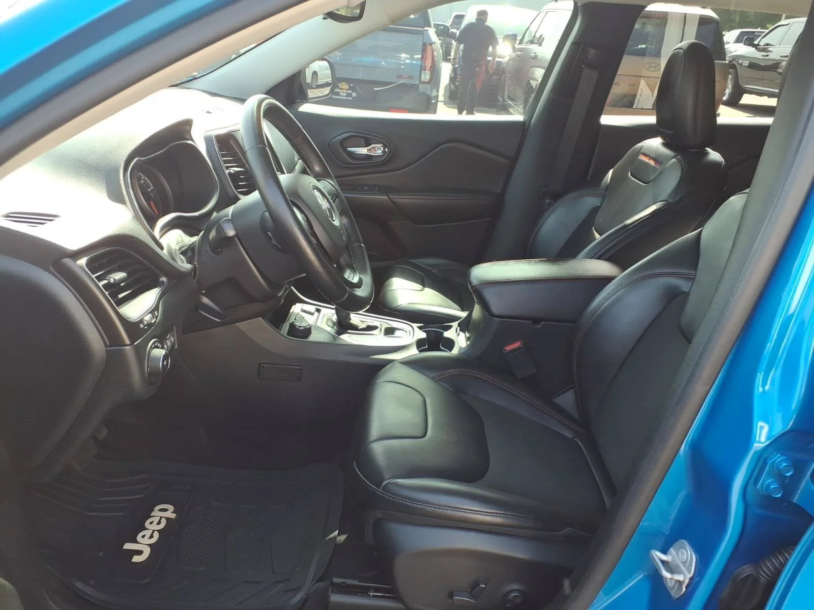 Used 2019 Hydro Blue Pearlcoat Jeep Trailhawk image 4