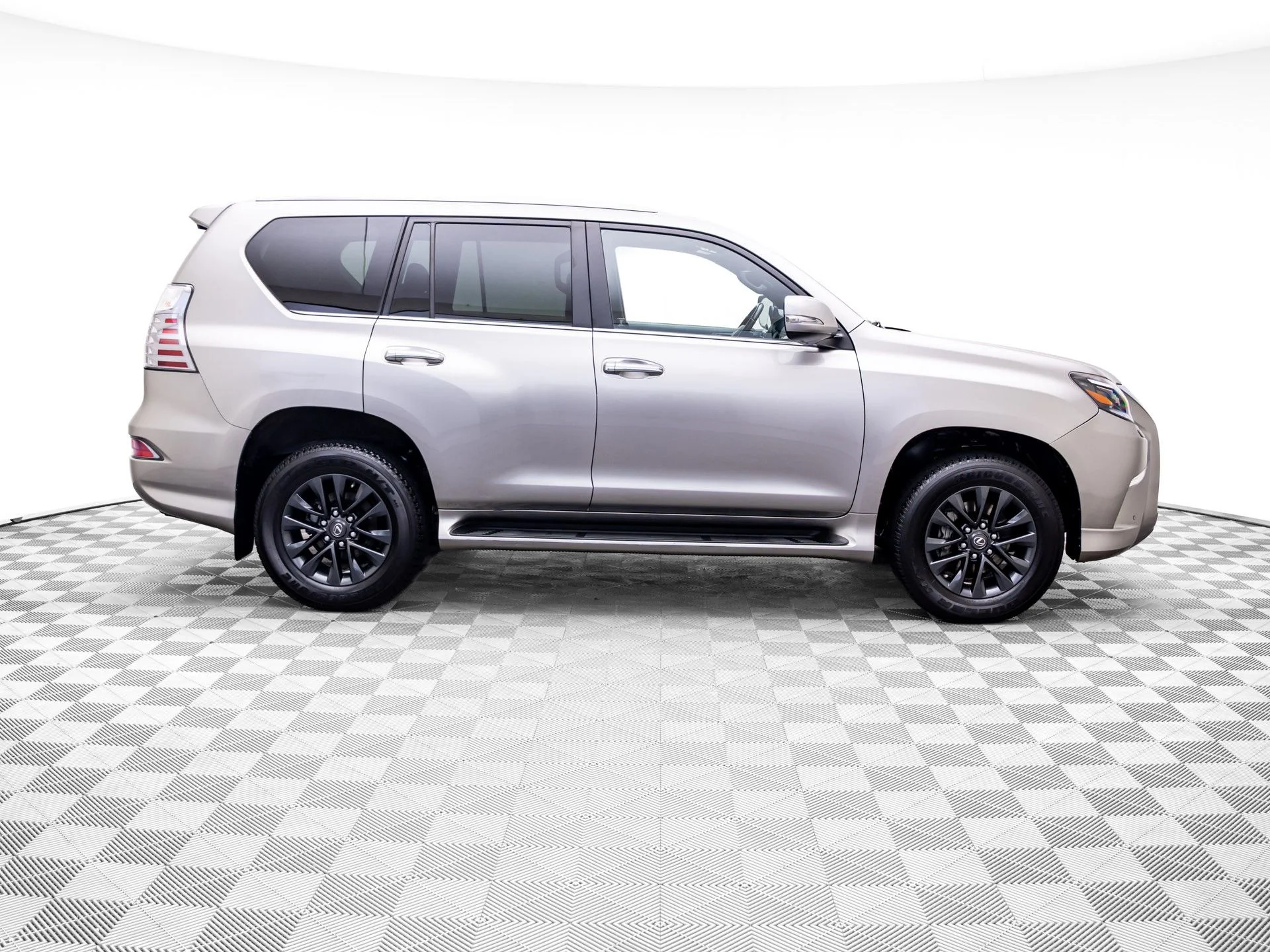Used 2023 Silver Lexus 460 image 6