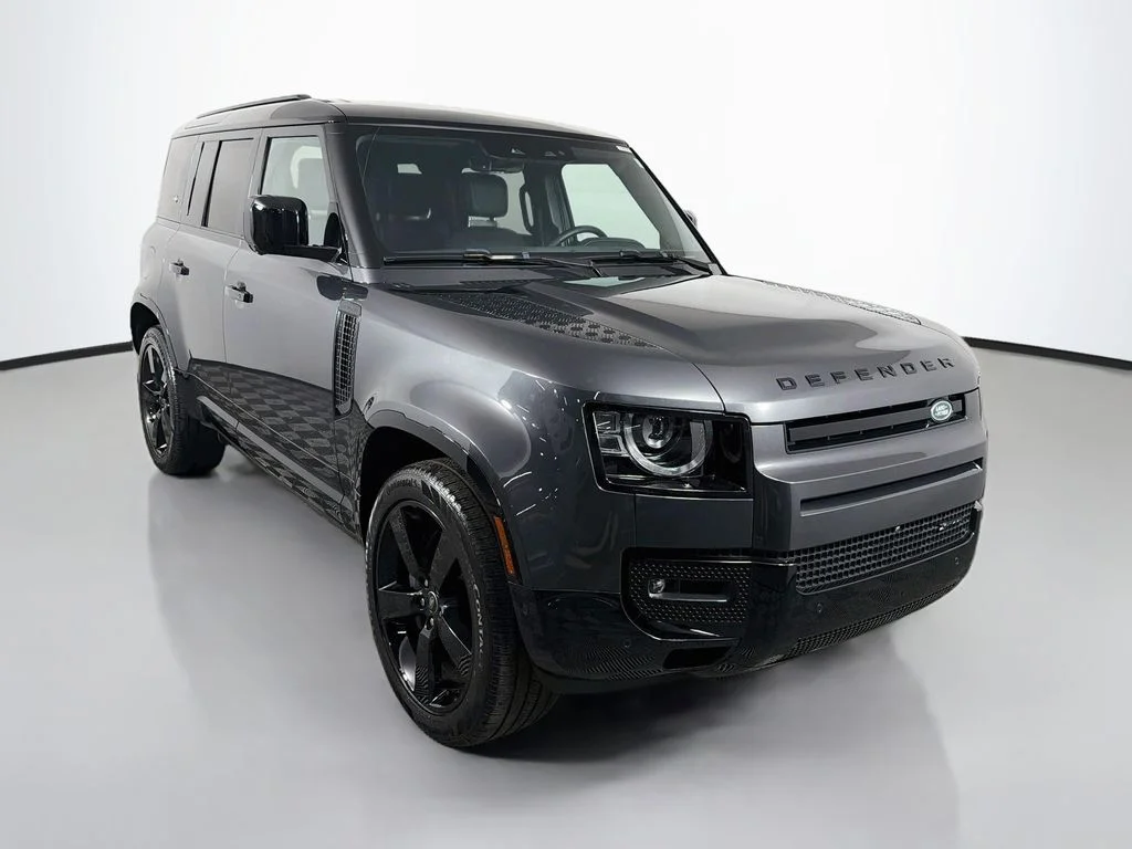 Used 2023 Gray Land Rover X-Dynamic SE image 3