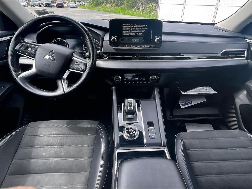 Used 2024 Gray Mitsubishi SE Black Edition image 22