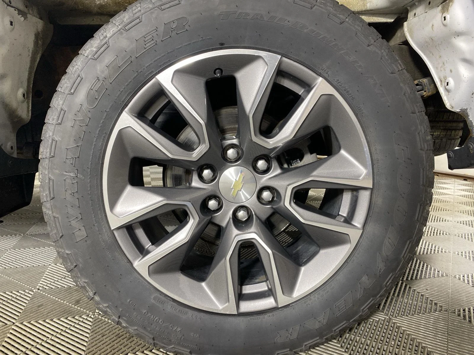 Used 2021 SUMMIT WHITE Chevrolet LT image 9