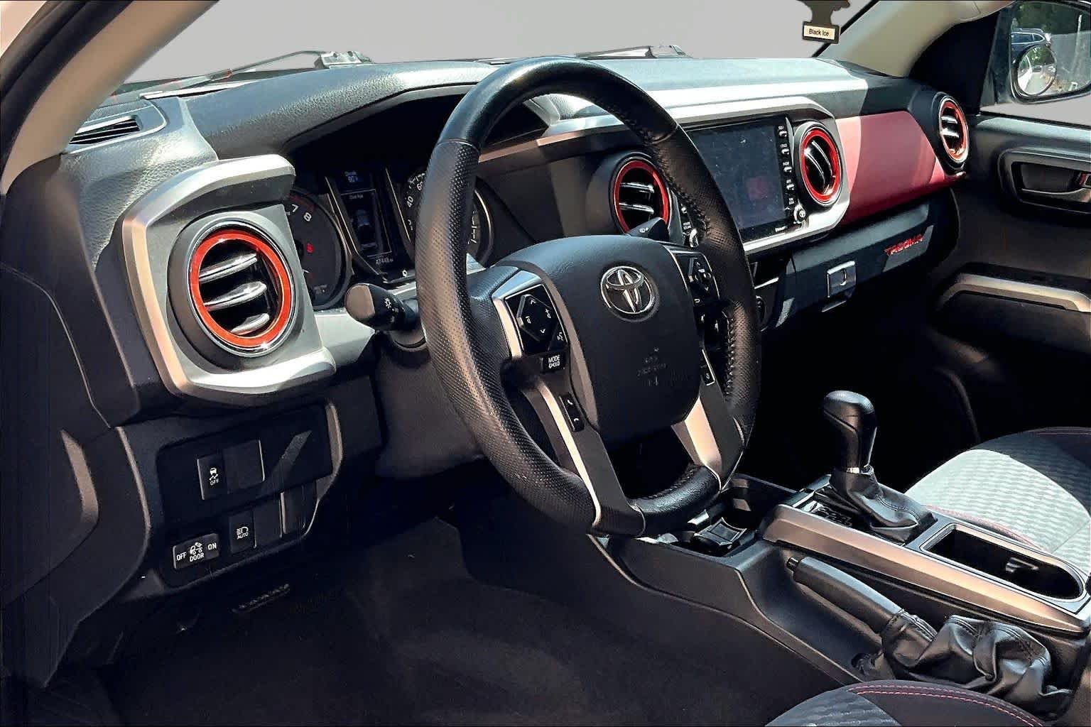 Used 2022 White Toyota SR5 image 18