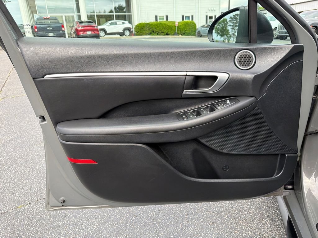 Used 2022 Gray Hyundai SEL image 10