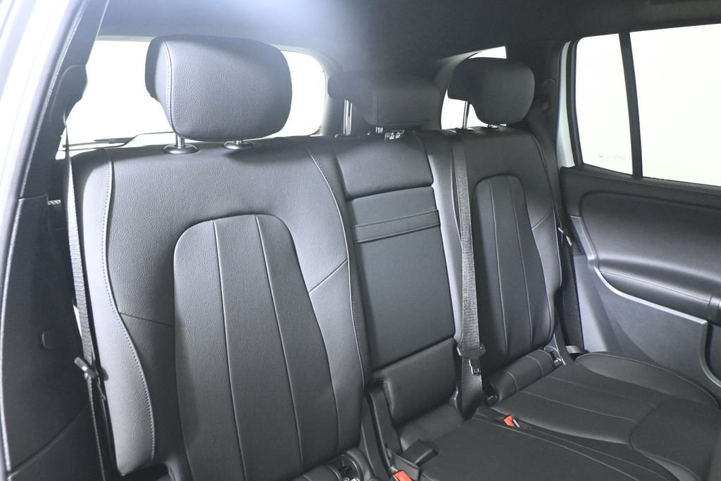Used 2026 Polar White Mercedes-Benz GLB 250 image 33