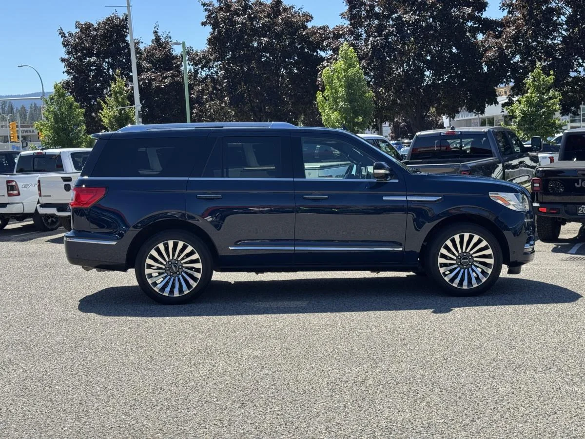 Used 2020 Blue Lincoln Reserve image 4