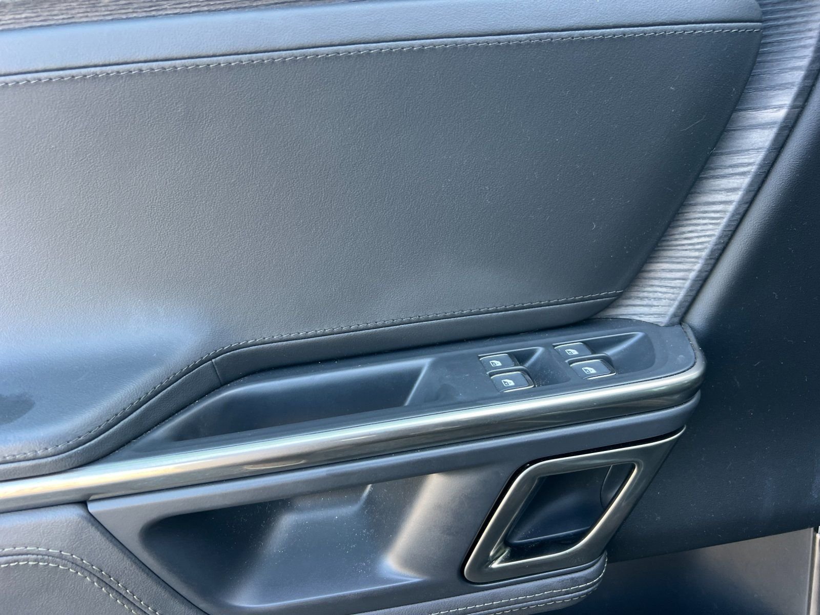 Used 2023  Rivian Adventure image 10