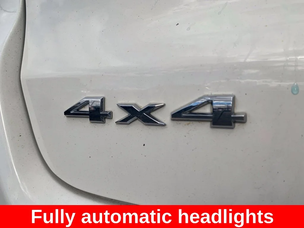 Used 2019 White Jeep Latitude image 9
