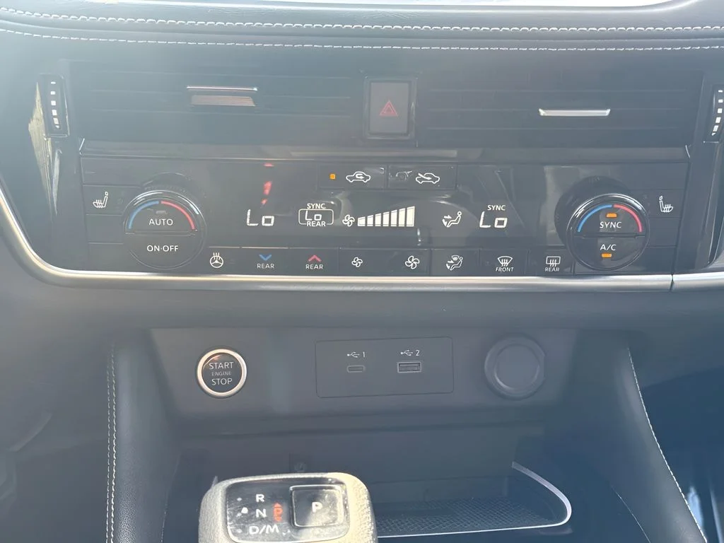 Used 2023 White Nissan Platinum image 16