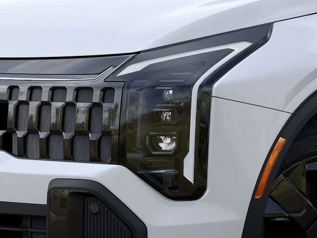 New 2026 White Kia X-Line image 11