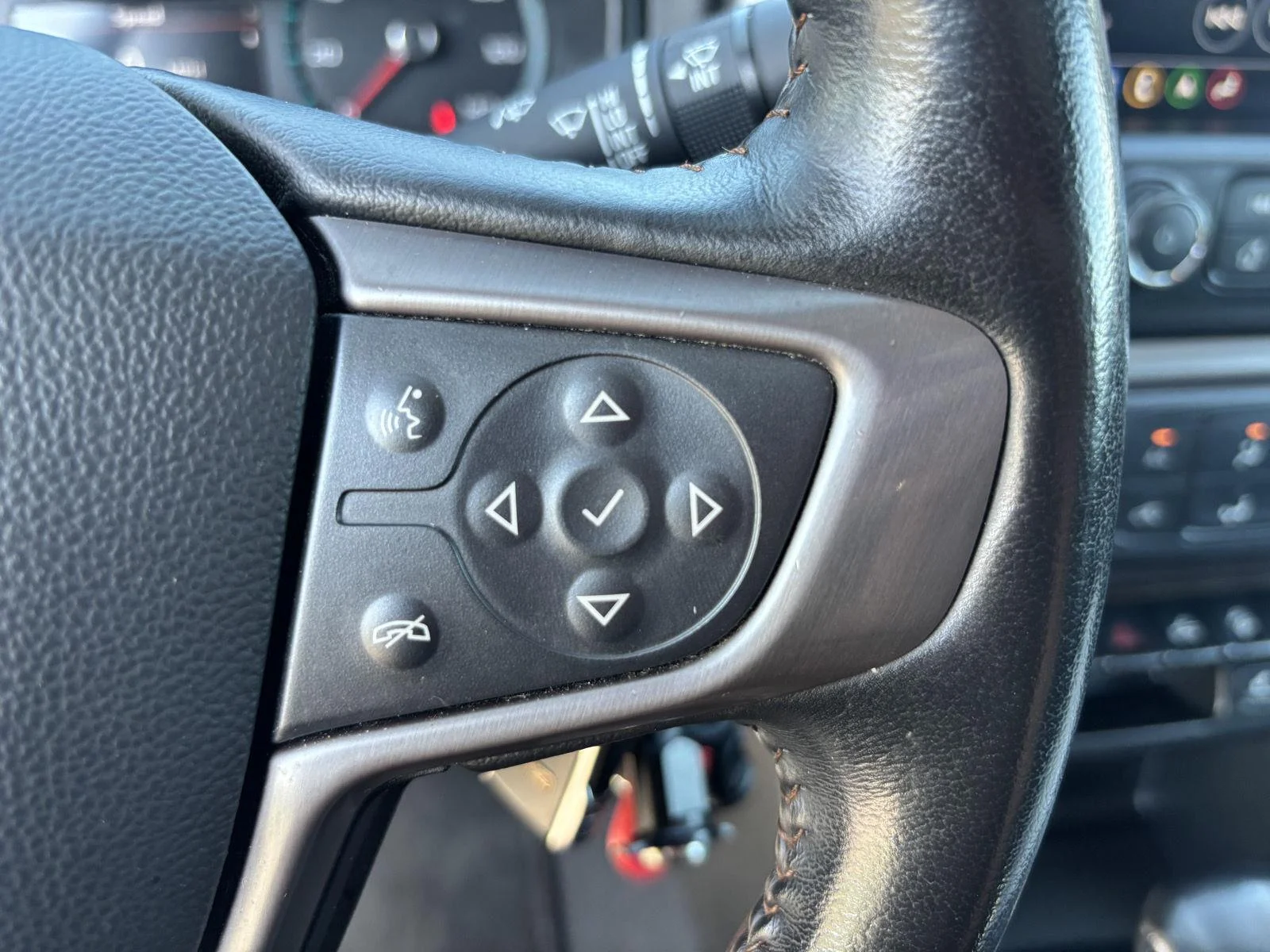 Used 2022 Satin Steel Metallic GMC AT4 - Leather image 22