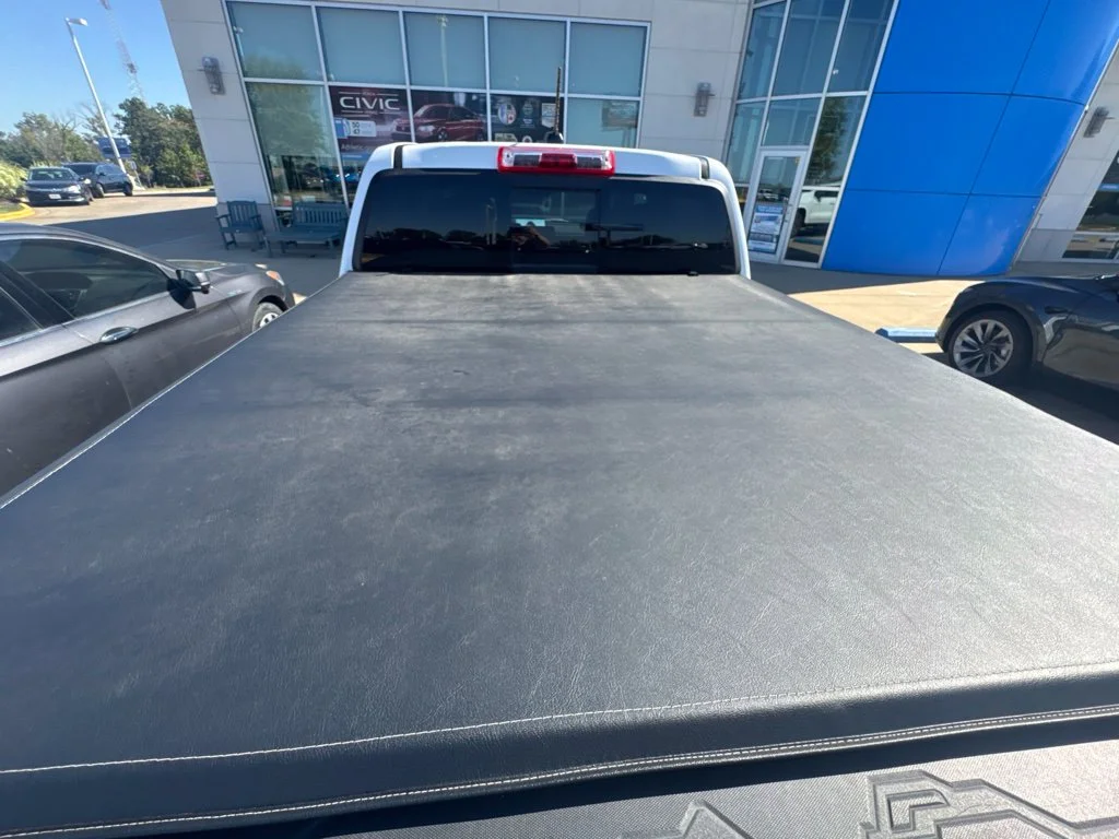Used 2025 White Chevrolet Z71 image 31