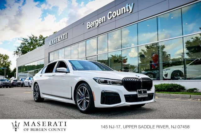 Used 2022 WHITE BMW 750i xDrive image 1