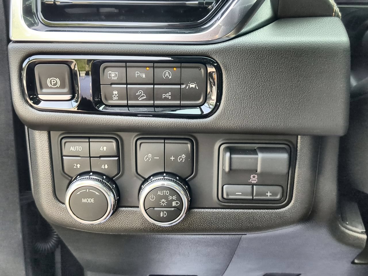 New 2026 Onyx Black GMC Elevation image 18