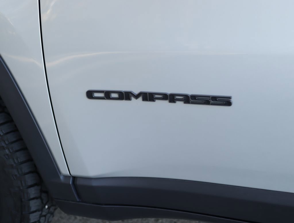 Used 2025 Silver Jeep Trailhawk 4x4 image 32