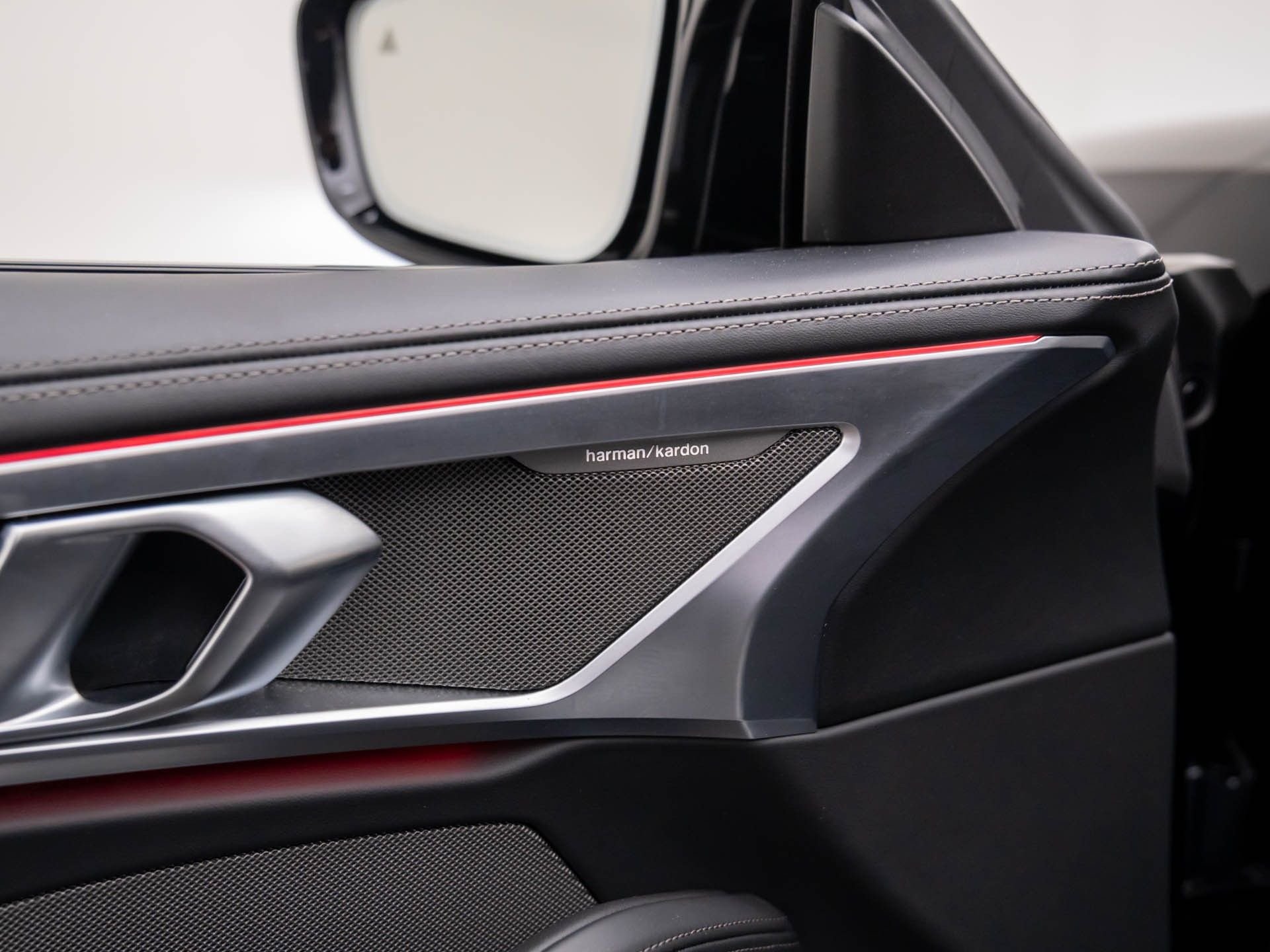 2025 BMW 8 Series M850i - Photo 15