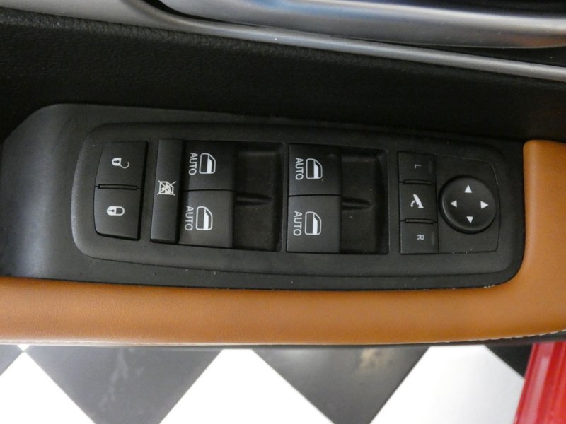 Used 2024 RED Chrysler Pinnacle FWD image 27