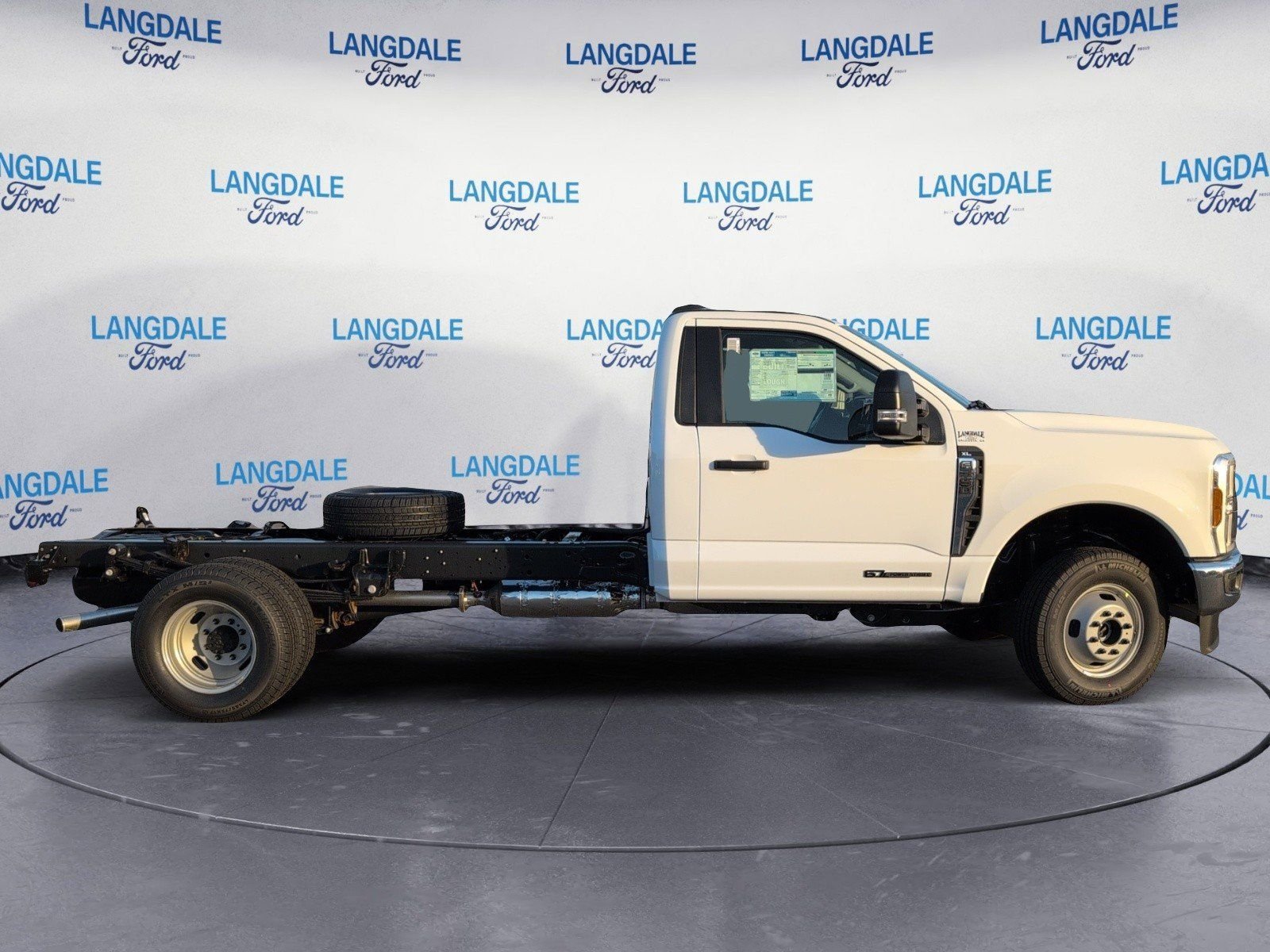 New 2026 Oxford White Ford XL image 3