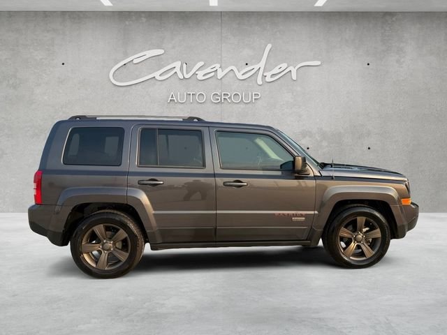 Used 2016 Granite Crystal Clearcoat Metallic Jeep Sport image 18