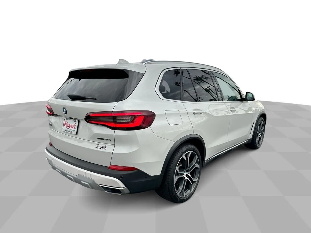 Used 2021 White BMW xDrive40i image 24