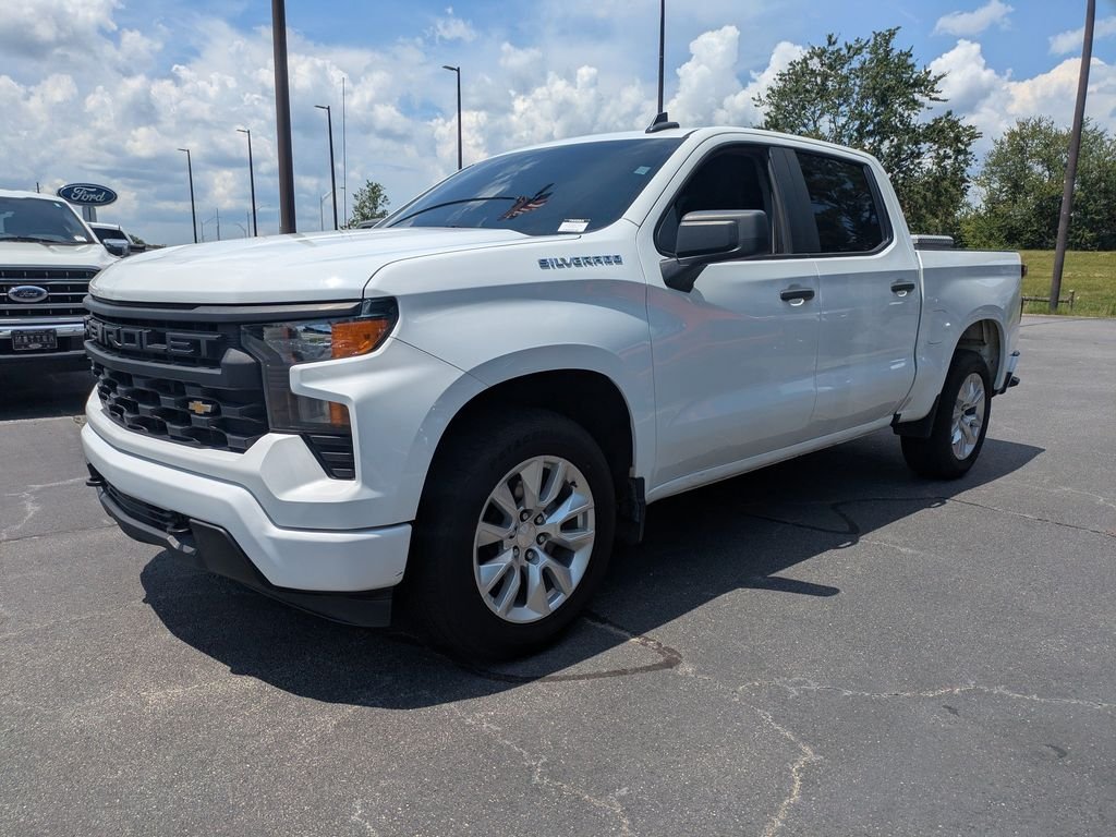 Used 2023 White Chevrolet Custom image 8