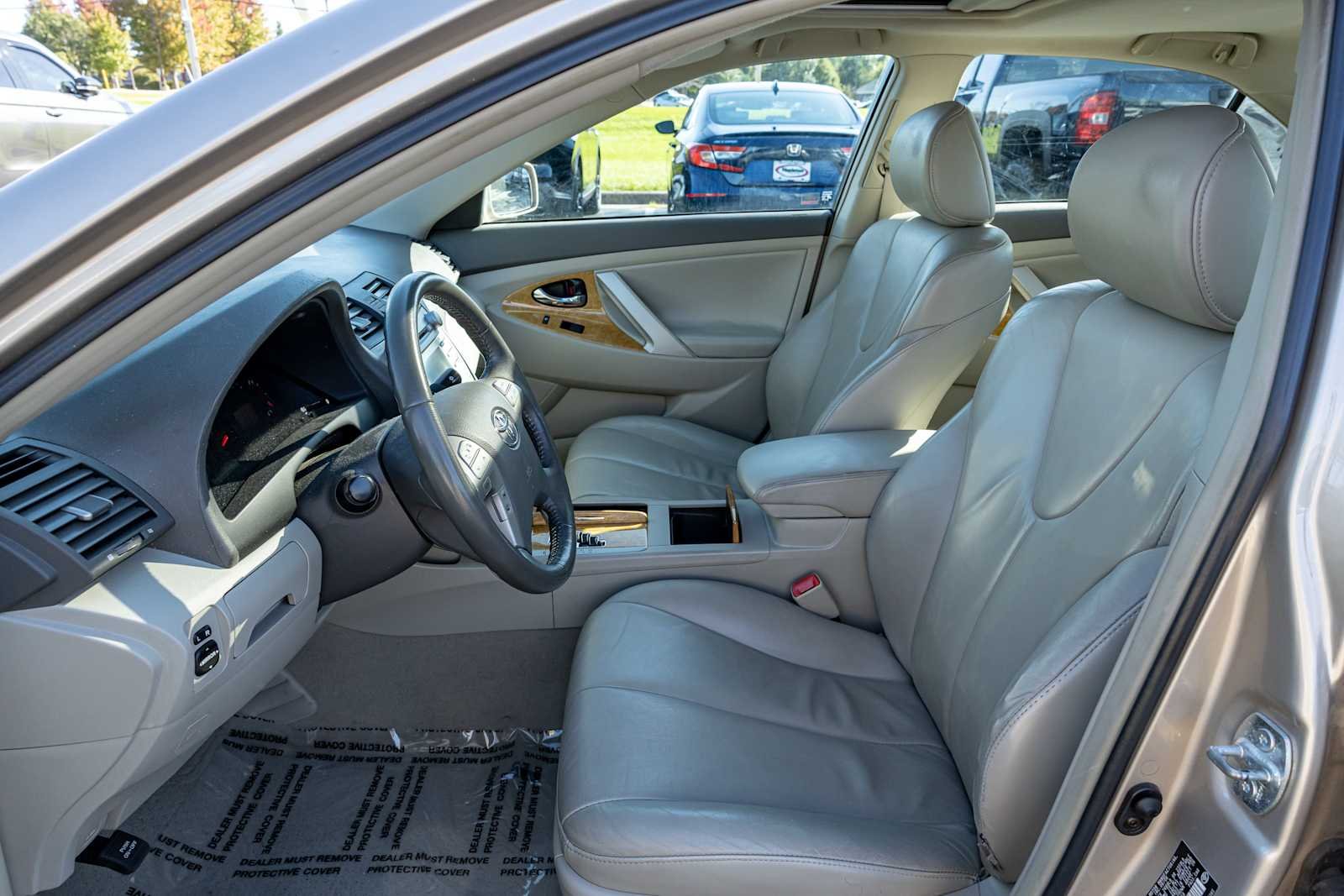 Used 2007 Desert Sand Mica Toyota LE image 24