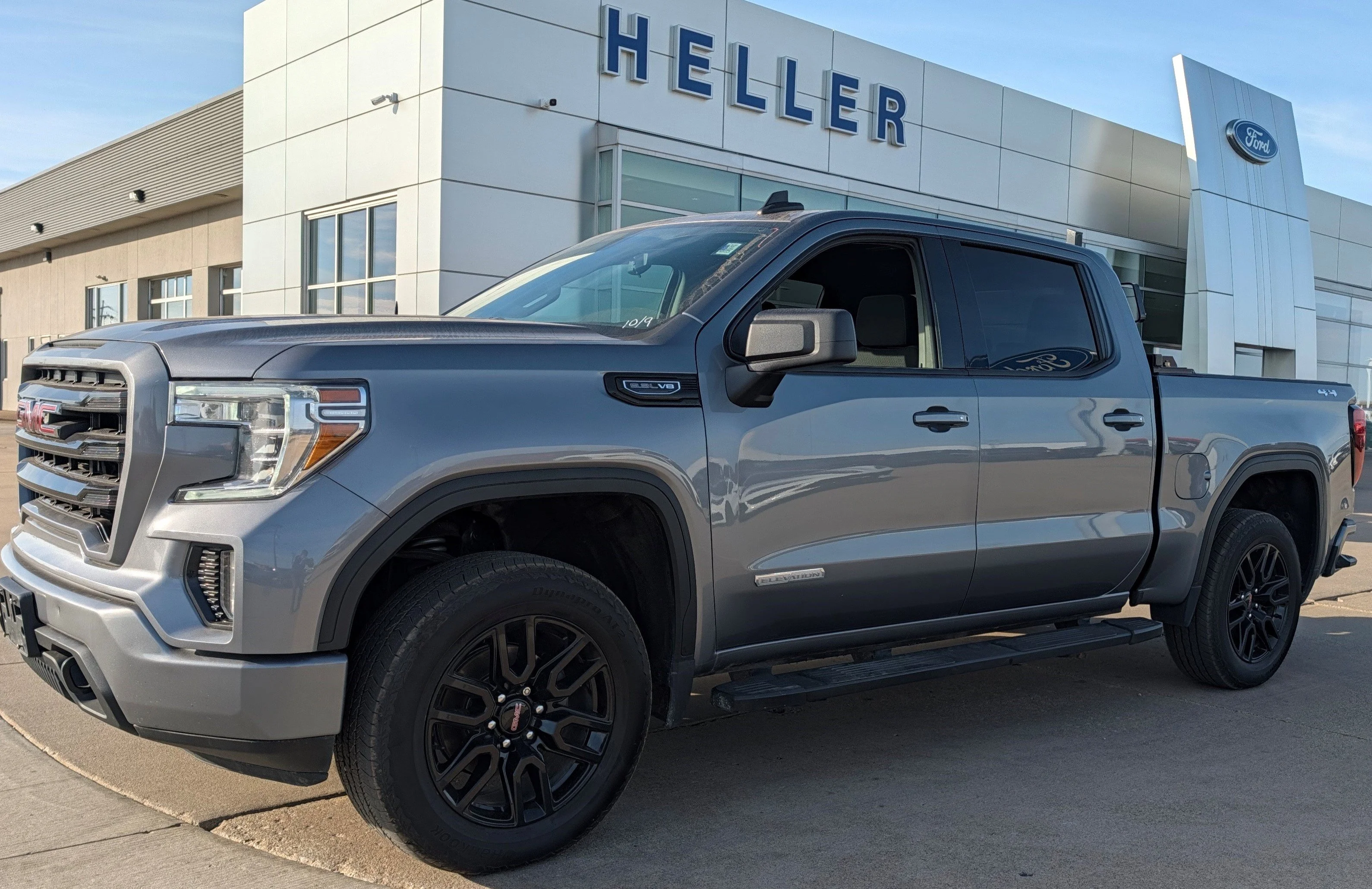 Used 2021 Gray GMC Elevation image 3