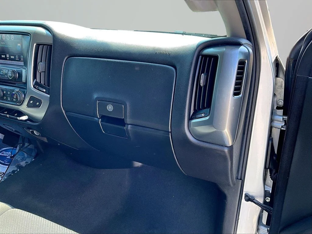 Used 2019 Silver Chevrolet LT image 18