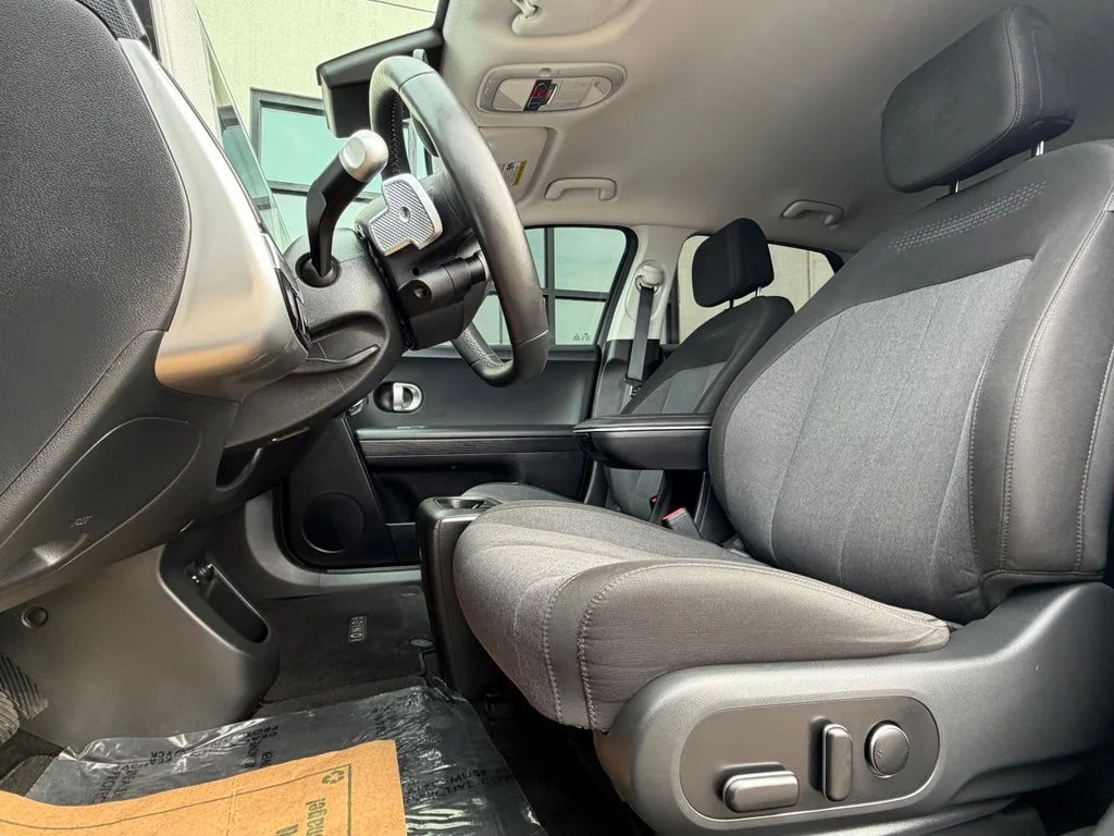 Used 2024 Blue Hyundai SEL image 10