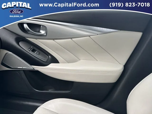 Used 2023 White INFINITI LUXE image 29