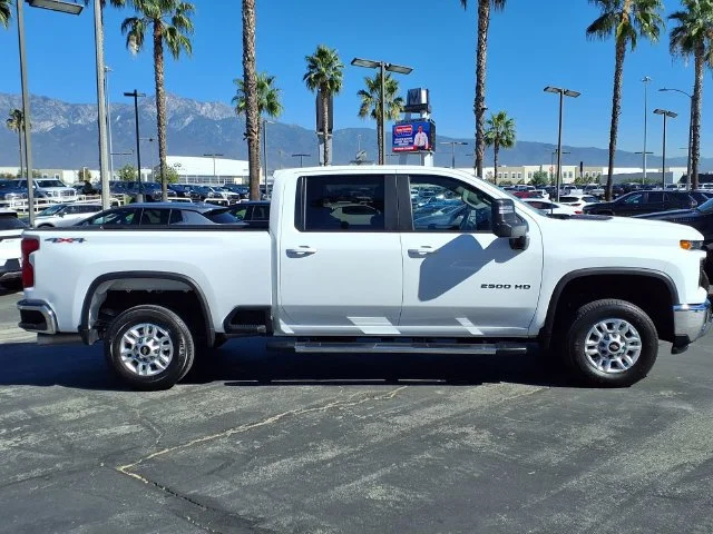 Used 2026 Summit White Chevrolet LT image 3