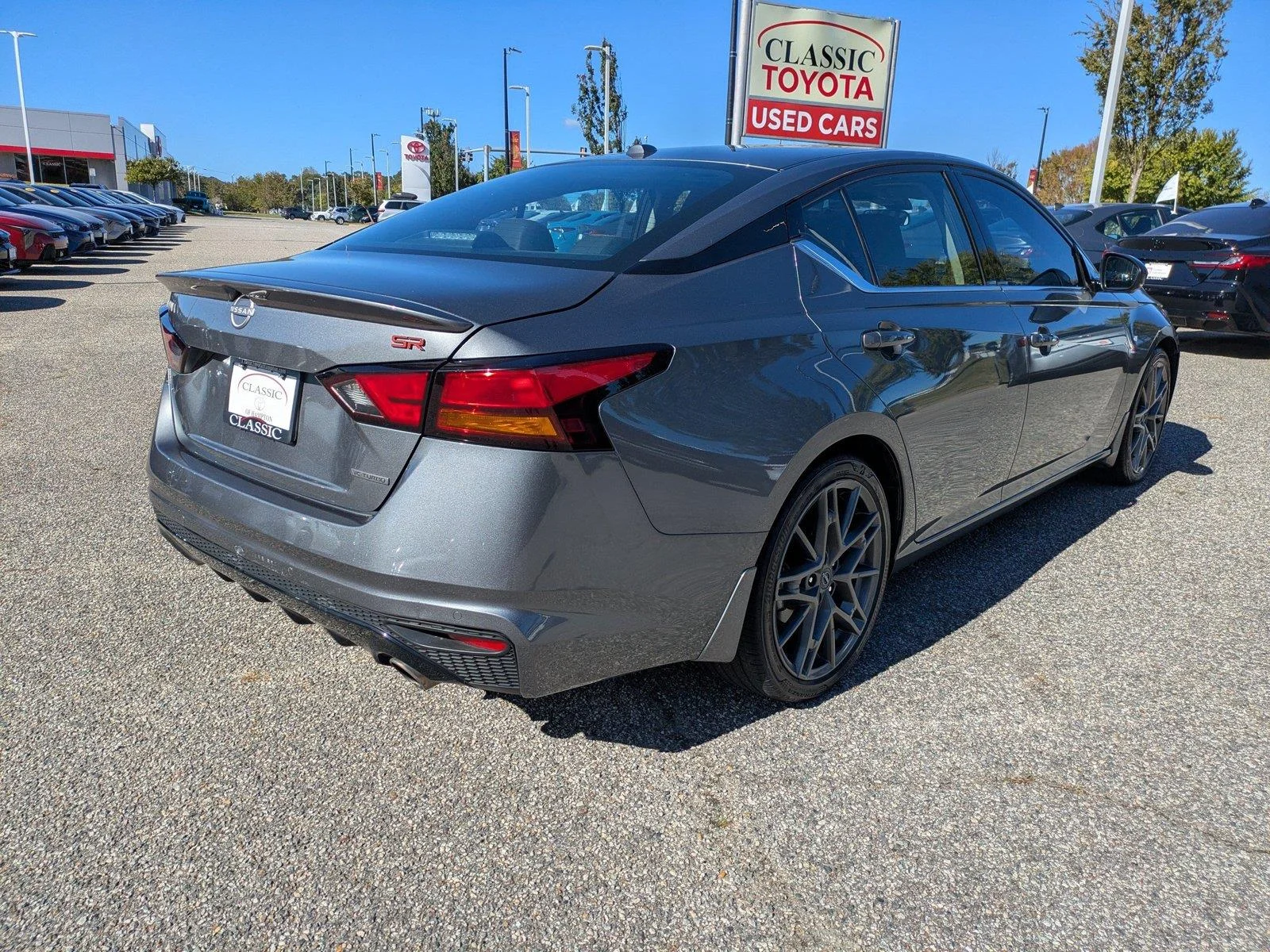 Used 2024 Gun Metallic Nissan 2.0 SR image 4