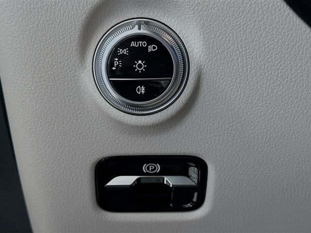 New 2026 Polar White Mercedes-Benz C 300 image 10
