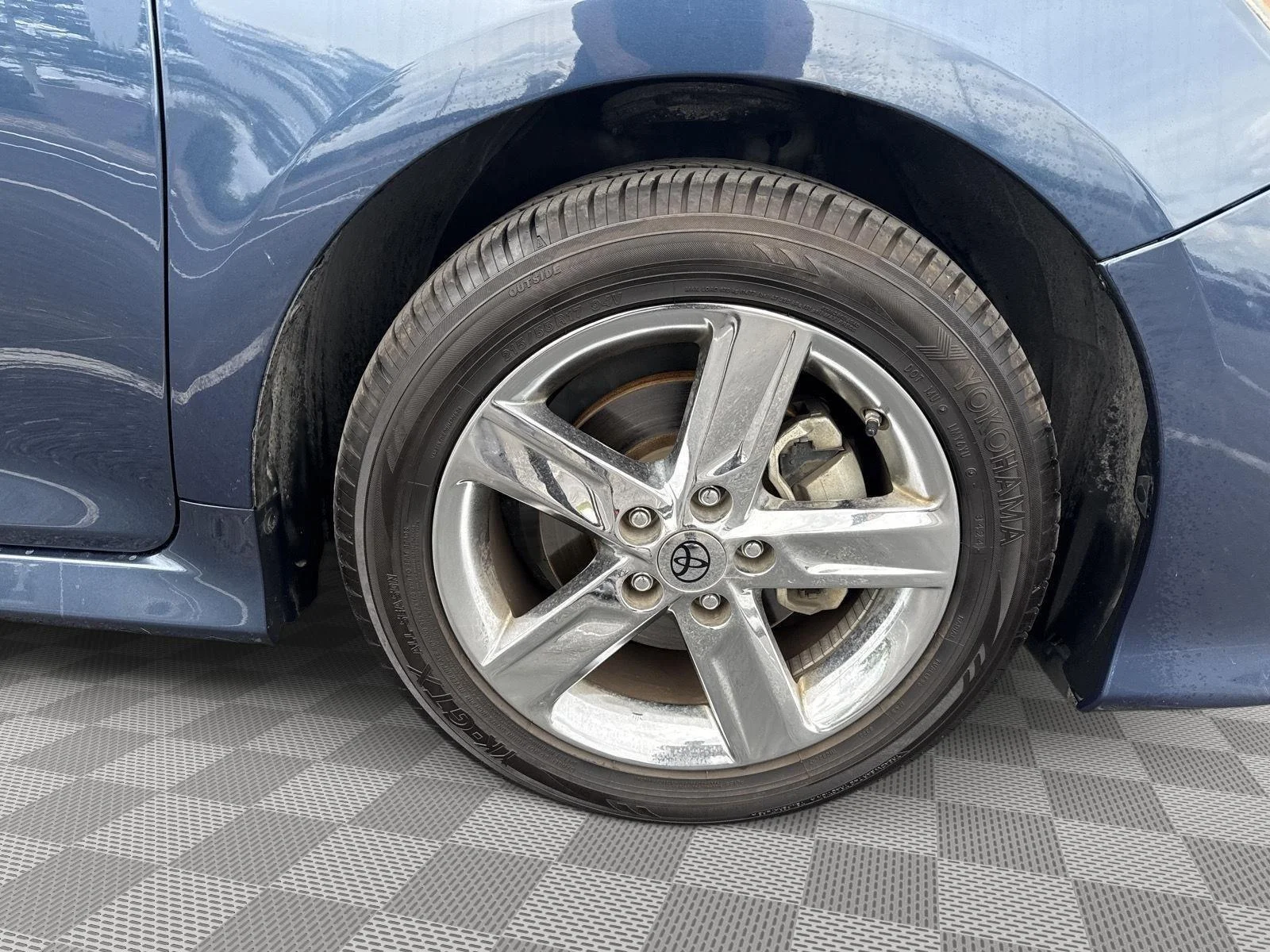 Used 2013 Magnetic Gray Metallic Toyota SE image 14
