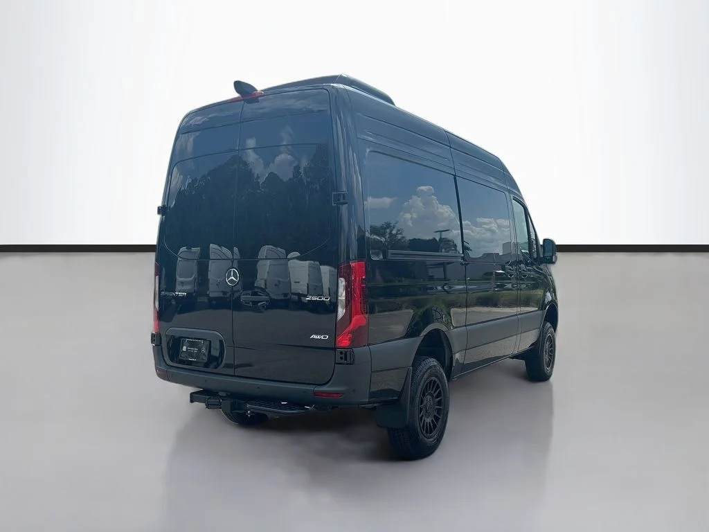 New 2026  Mercedes-Benz Cargo 144 WB image 4