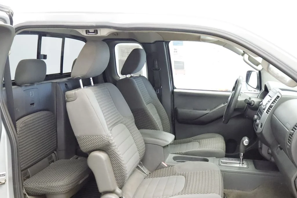 Used 2013 Silver Nissan SV image 25
