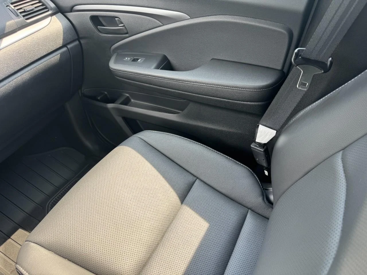 2024 Honda Passport EX-L - Photo 17