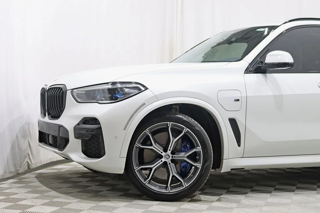 Used 2023 White BMW xDrive45e image 3