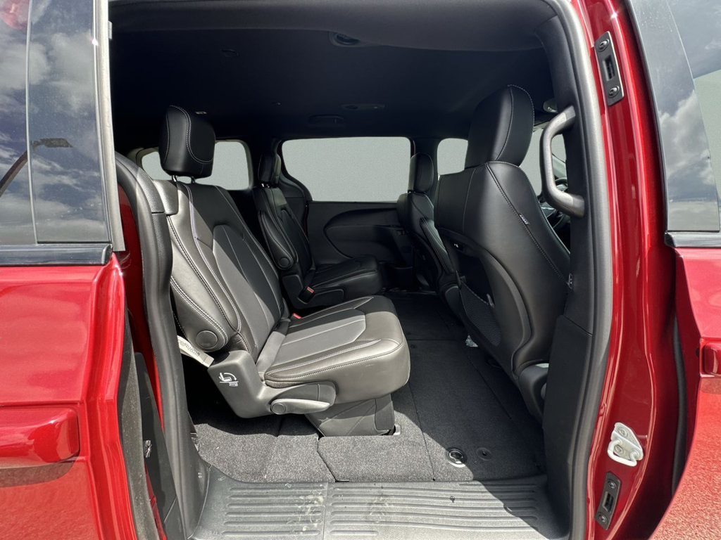 New 2026 Red Hot Pearl-Coat Exterior Paint Chrysler Select image 69