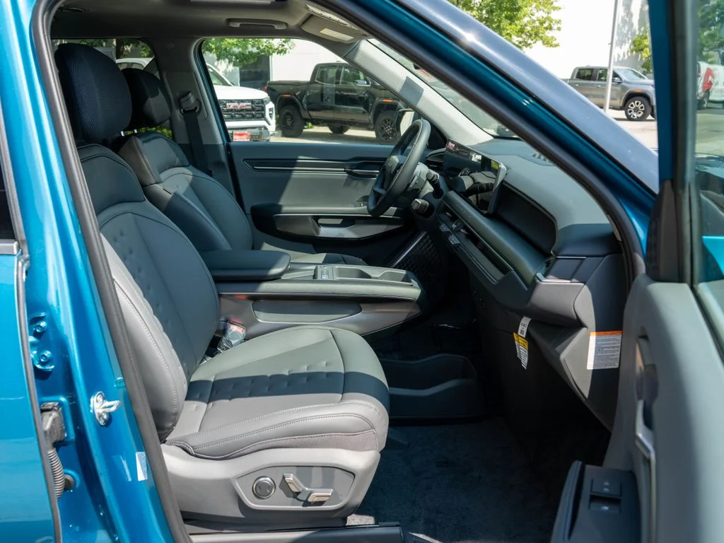 New 2026 Ocean Blue Kia Wind AWD image 10