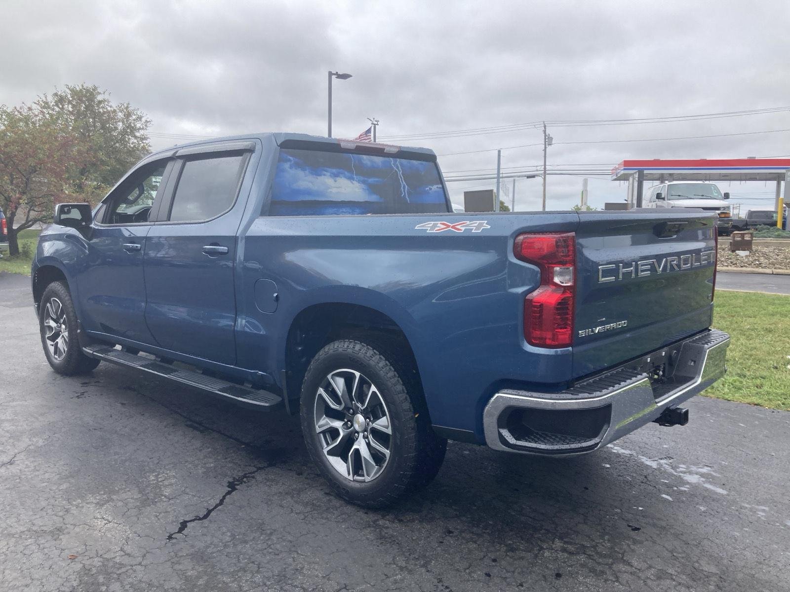 Used 2024 Lakeshore Blue Metallic Chevrolet LT (2FL) image 5