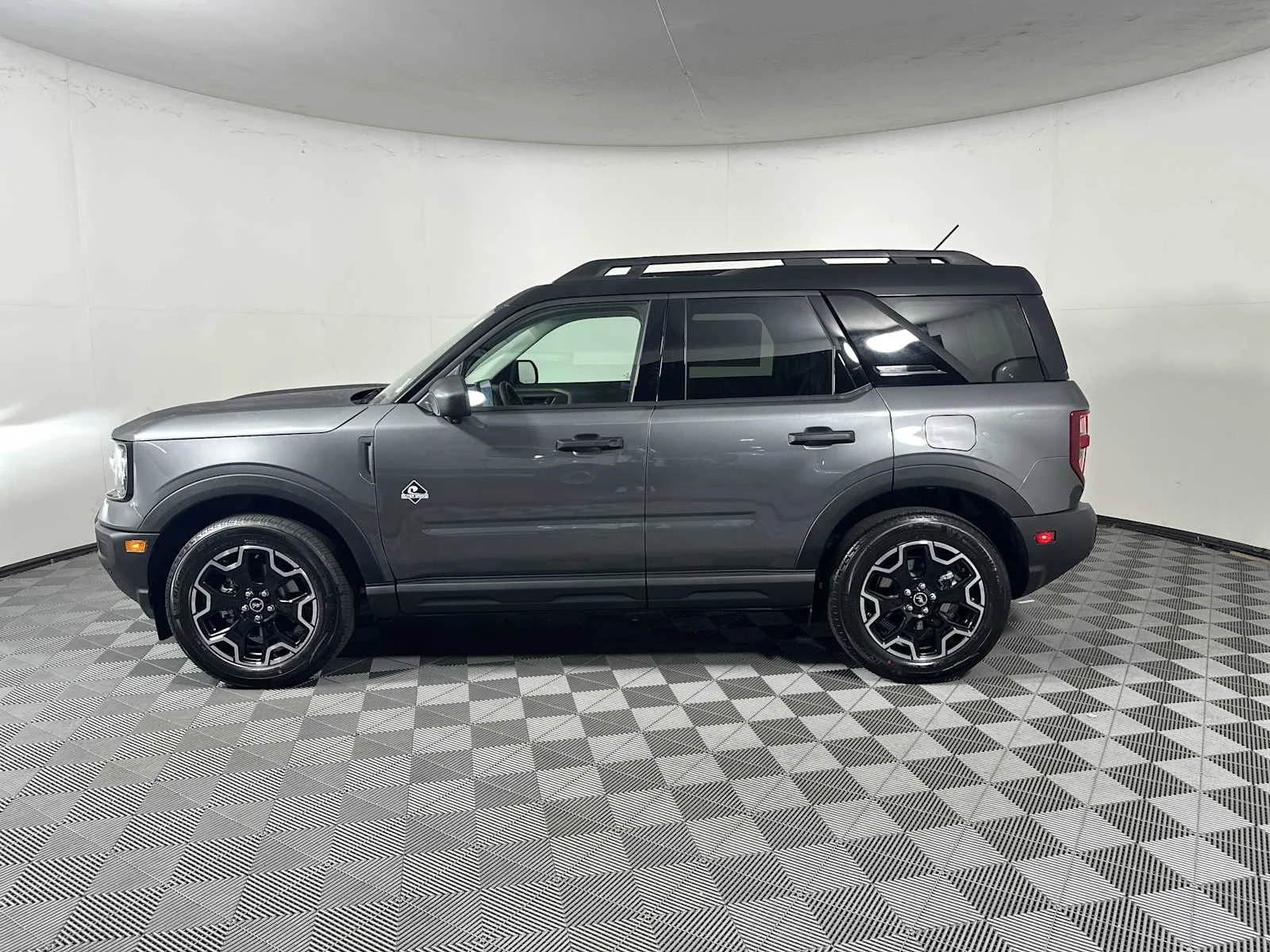 New 2026 Carbonized Gray Ford Outer Banks image 4